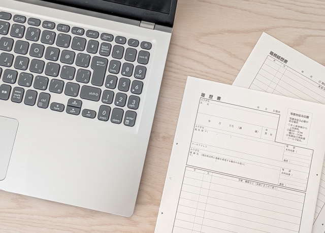 事務職の職務経歴書の書き方｜未経験・異業種からでも通る5つのコツ